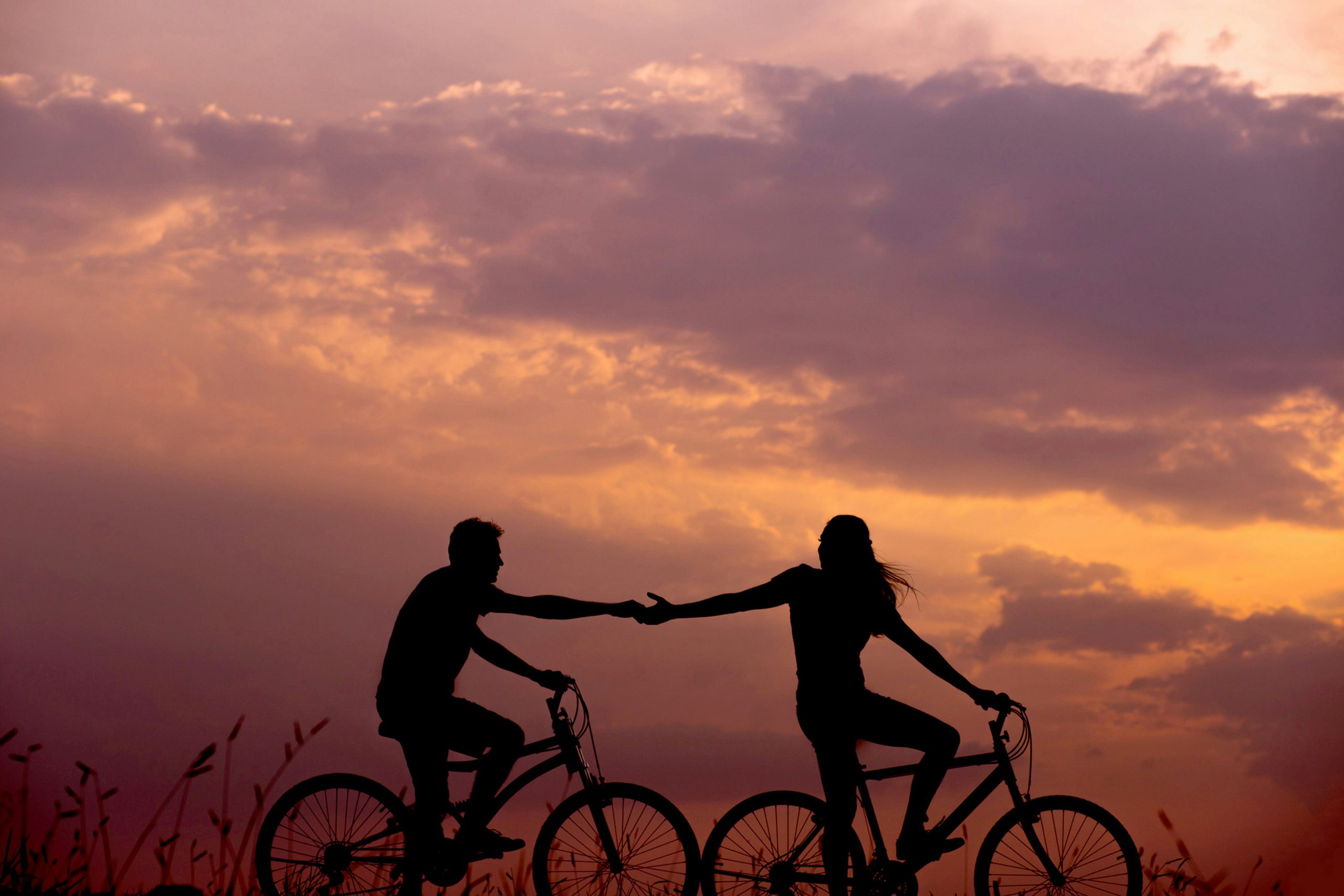 Read more about the article How to Create Your Own Couple Traditions From Scratch